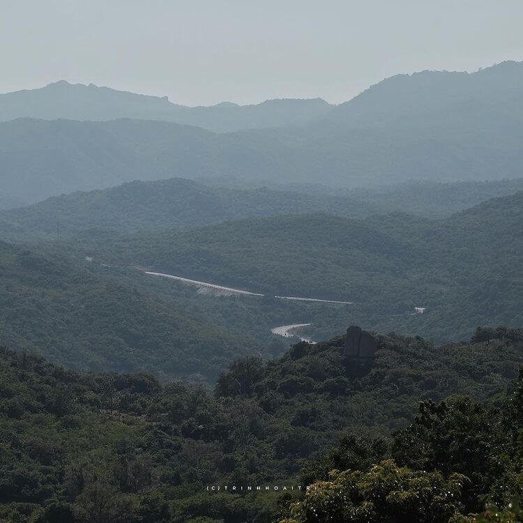 Cảnh quan thiên nhiên Công viên quốc gia Núi Chúa Ninh Thuận. Ảnh: trinhhoaitri