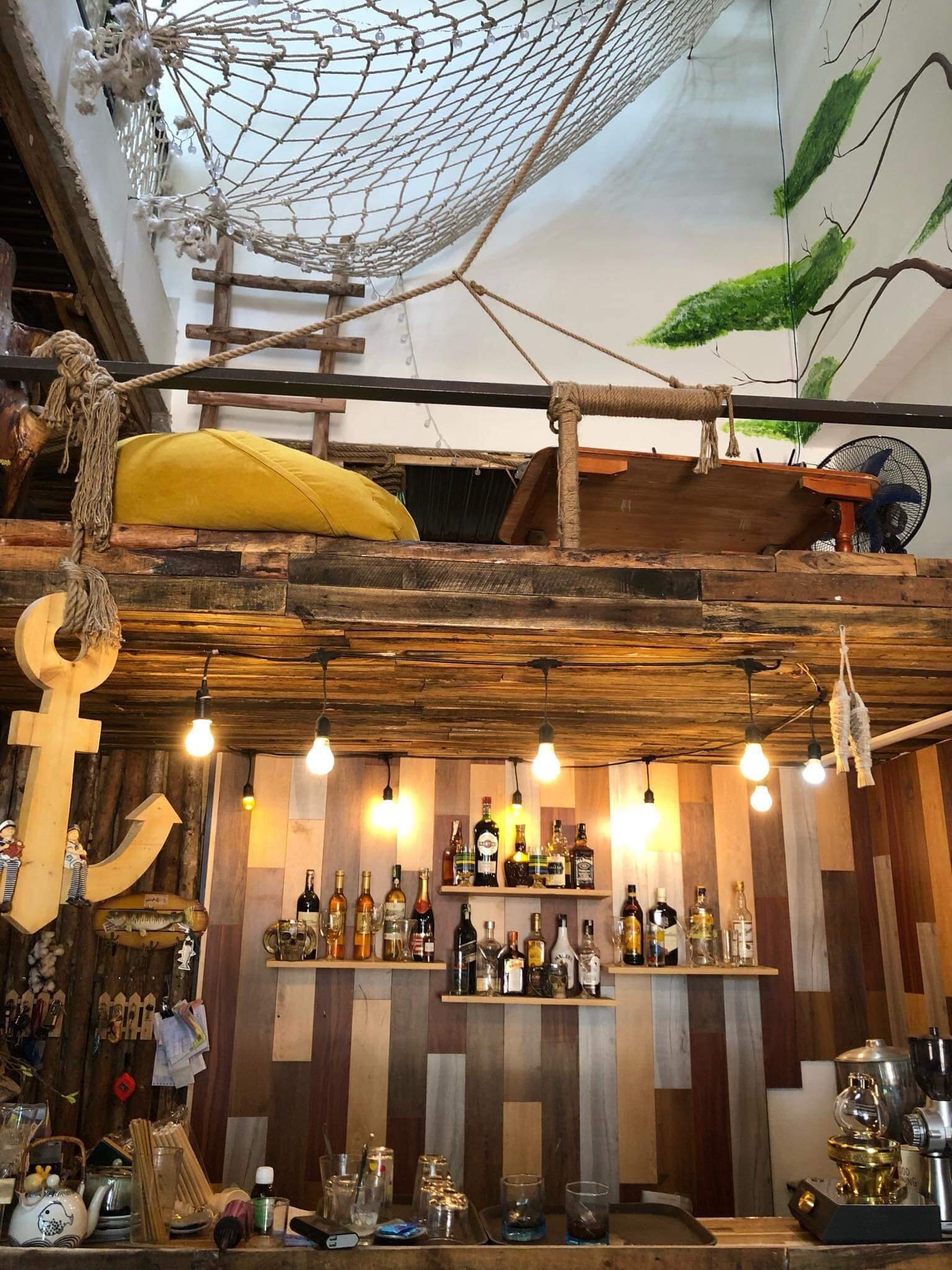 Không gian quầy bar tại Sea Urchin Homestay Phan Rang. Ảnh: Sea Urchin Homestay Phan Rang