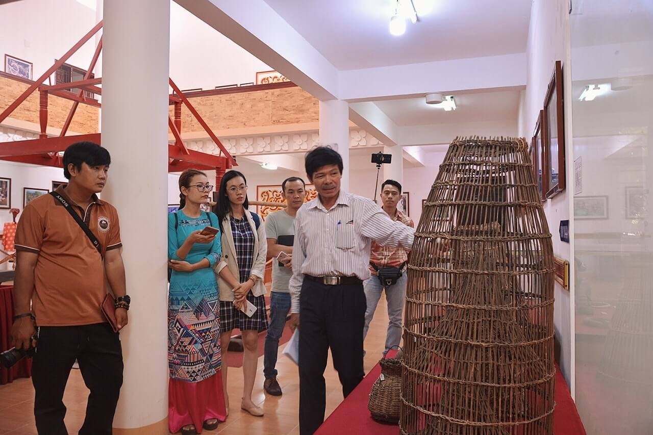 Phòng trưng bày với diện tích rộng là nơi để du khách tham quan, tìm hiểu. Ảnh: CLB HDV Ninh Thuận